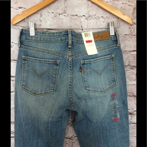 Levi's classic great fitting bootcut jeans. - Picture 4 of 8